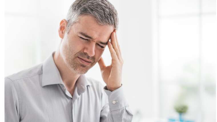 Falta de vitamina D causa dor de cabeça: descubra a relação